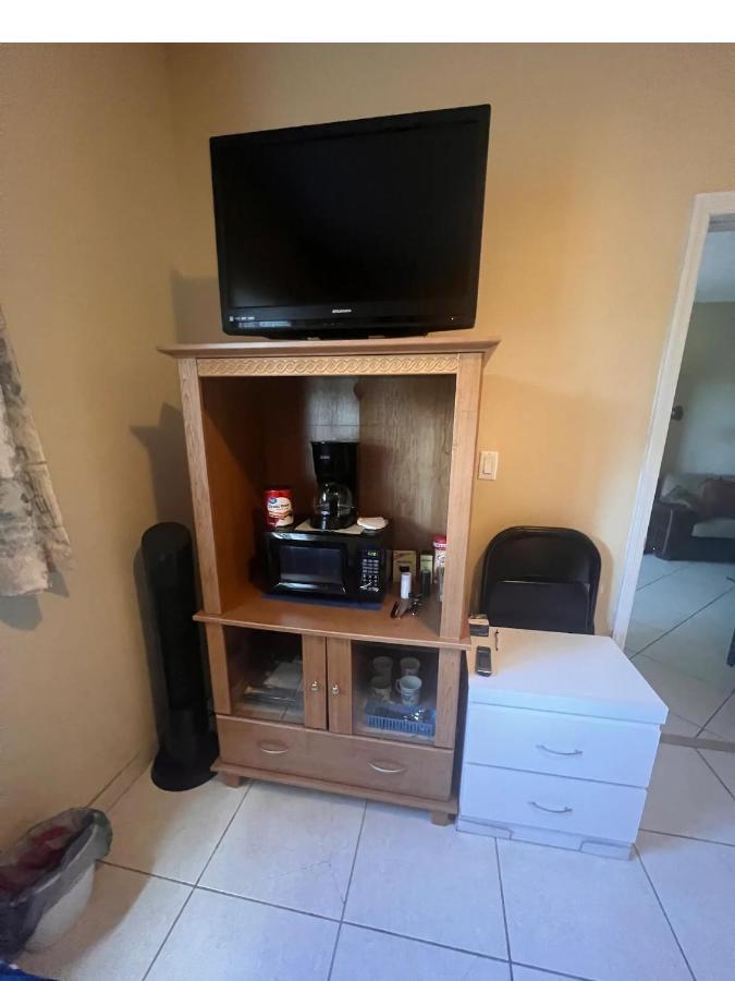 Master Room In Apartment Davie Bagian luar foto
